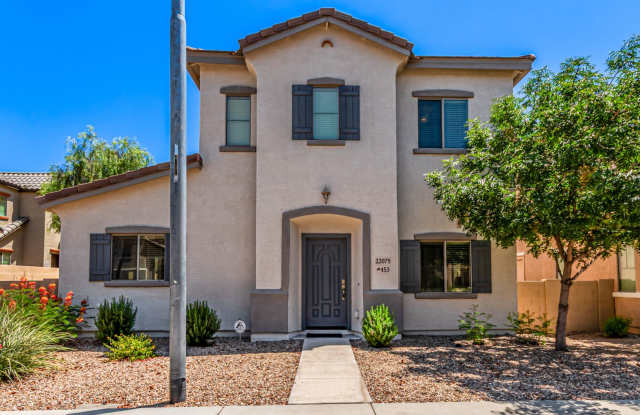 Charming 2 story 3 bed 3 bath in Peoria!! Tons of amenities!! Gallery 3