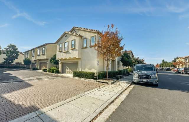 Beautiful 3BD Home in Hayward – Over 2,200 Sq Ft of Comfortable Living photos photos