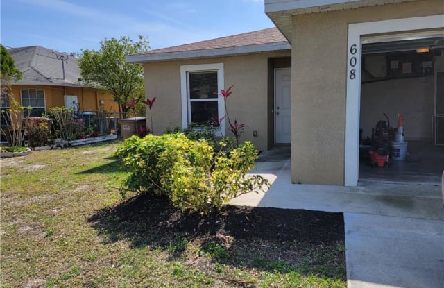 608 SE 13th TER - 608 SE 13th Ter, Cape Coral, FL 33990