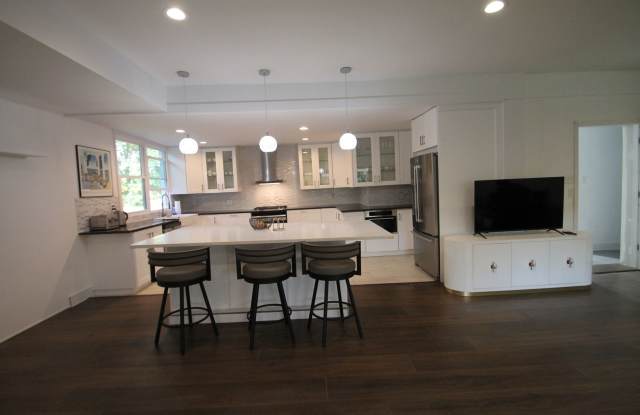 Exclusively Offered By Muse Realty, LLC Gallery 3
