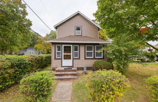 7827 Elm - 7827 Elm Street, Olmsted Falls, OH 44138