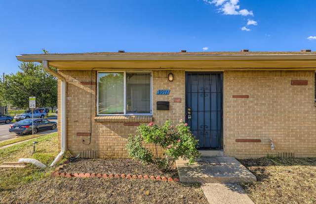 Evolve Real Estate: Charming 2 Beds/1 Bath Duplex Just 5 Minutes From Downtown Denver! photos photos