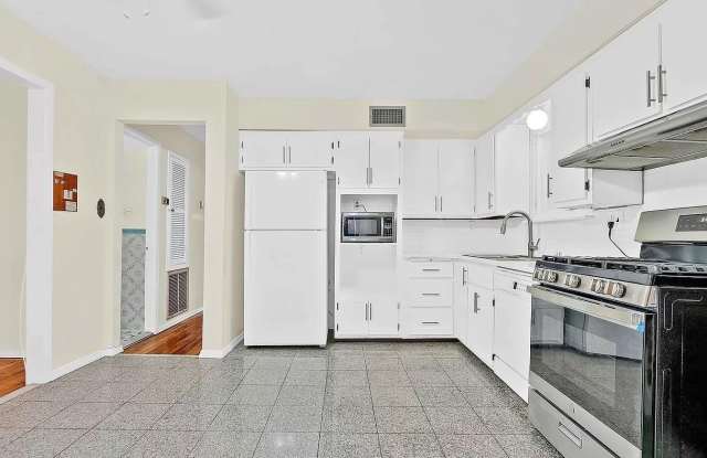 17532 Devonshire Road unit: 2 photos photos