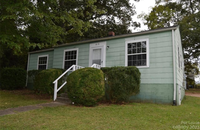 819 Charlotte Avenue - 819 Charlotte Avenue, Statesville, NC 28677