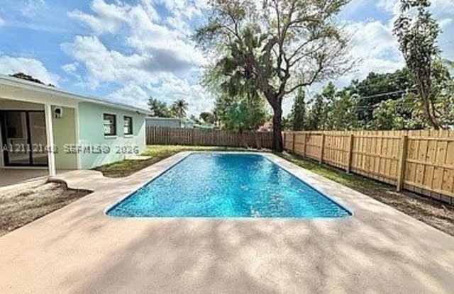 1753 16th Ct N Gallery 3