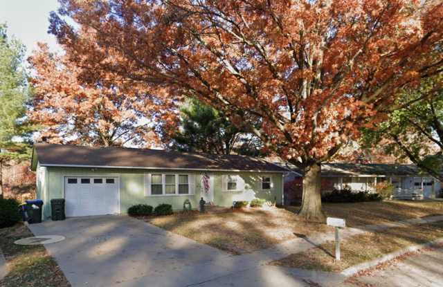 3 Bedroom 2 Bathroom Iowa City Home! photos photos