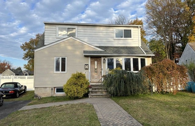 227 Sanzari Place - 227 Sanzari Place, Maywood, NJ 07607