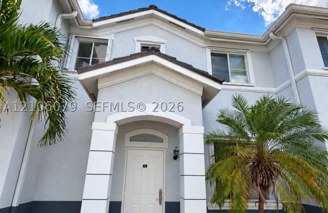 7325 NW 174th Ter Gallery 1