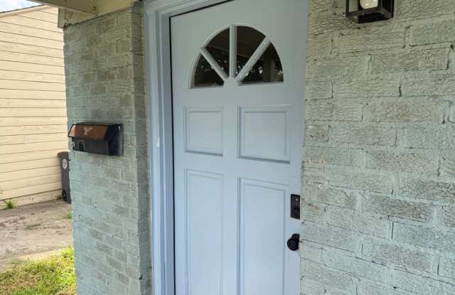 Historic 1946 Duplex in KW 1 bed plus Bonus Room photos photos