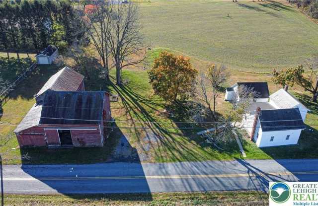 654 Youngs Hill Road - 654 Youngs Hill Road, Northampton County, PA 18040