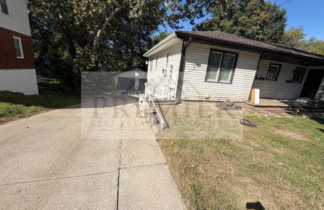 1316 N Main Street, Independence, MO 64050 #basement 2 bedroom 1 bath Rent $1100 Deposit $1100 Gallery 1