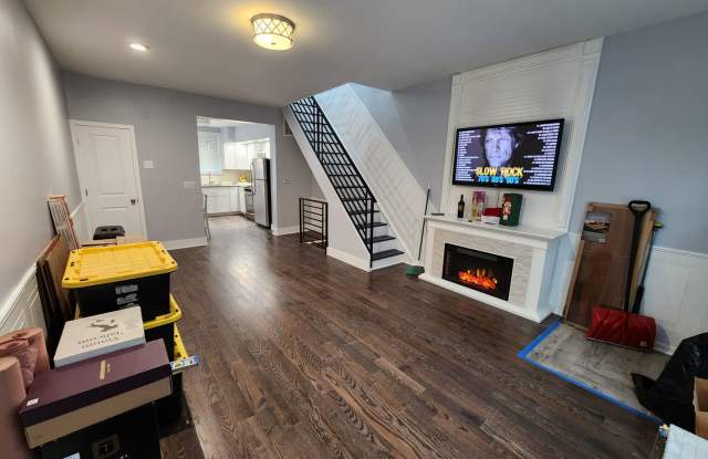 Beautiful bright modern 3 bed 1.5 bath home available 8/1 photos photos