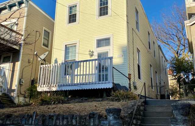 Recently Renovated 5 Bed/3 Bath Rental Mins. From UC on Klotter Ave Only $700/pp ($3,500/mo) Gallery 3