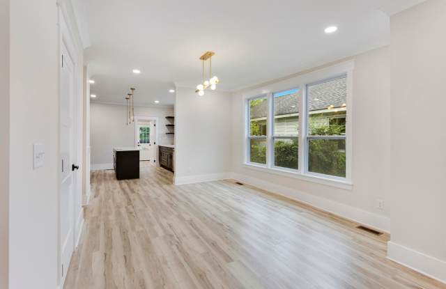 Fully Renovated 3 Bedroom Home With BACKYARD!!! Gallery 3