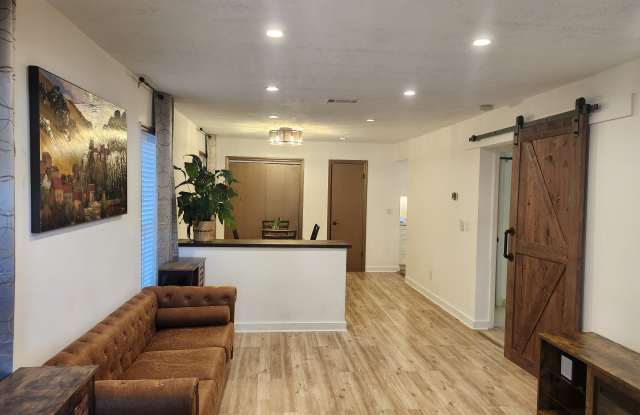 3091 Colonial Way photos photos