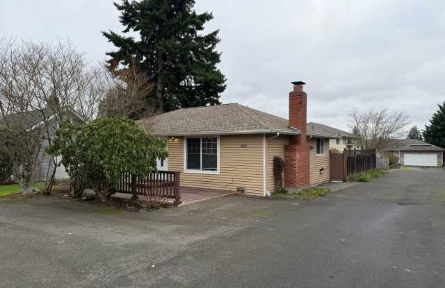 Charming Everett Rambler — 3 Bedrooms + Bonus Room photos photos Charming Everett Rambler — 3 Bedrooms + Bonus Room photos photos