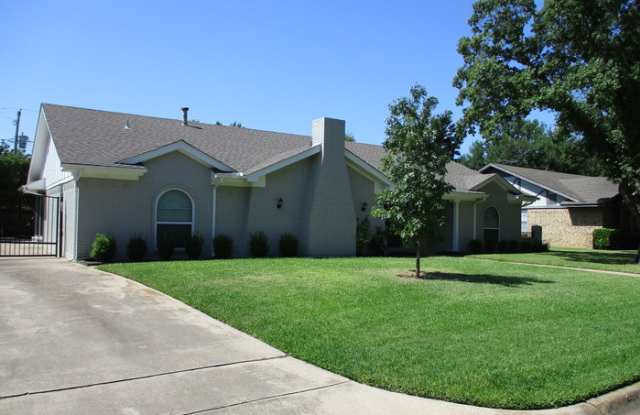 221 Circleview Drive North Gallery 4