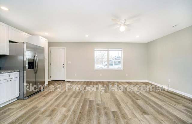 2534 Columbia Avenue - B Gallery 3