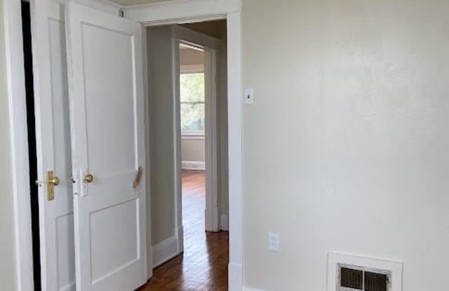 5818 W Park Avenue Gallery 1