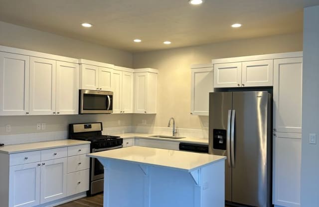 **1/2 OFF first full months rent!**  Like new construction near St. Charles!  W/S/G included! Gallery 3