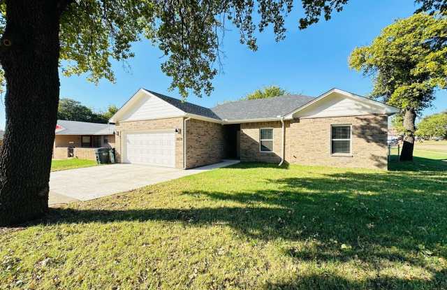 Beautiful 3Bed 1.5 Bath 2 Car Garage In Del City Schools!!! Gallery 3