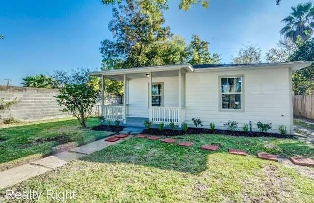 1001 9th Ave N - 1001 9th Avenue North, Texas City, TX 77590