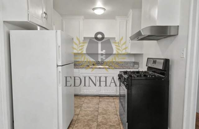 1916 East Hunter Avenue - 4 photos photos