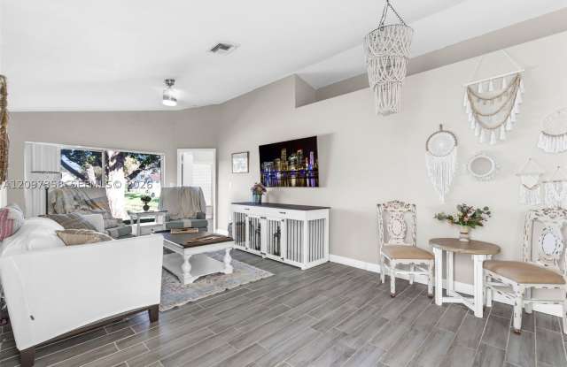 10831 NW 3rd Ct Gallery 3