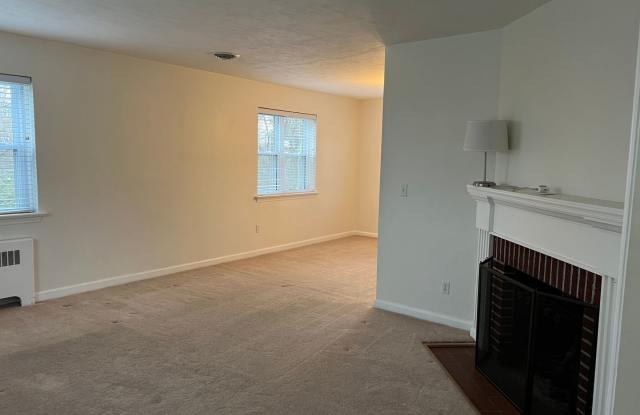 Brick Cottage Close to Downtown and Blacksburg Golf Course Gallery 4