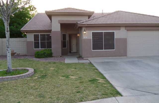 Splendid Designer 4 bed 2 bath House in Ashland Ranch - 2260 South Southwind Drive, Gilbert, AZ 85295