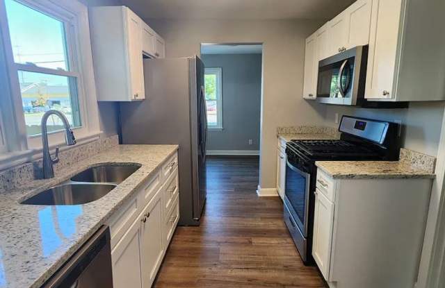 One-of-a-Kind 3 Bedroom Home with Renovated Kitchen & Spacious Yard Gallery 4