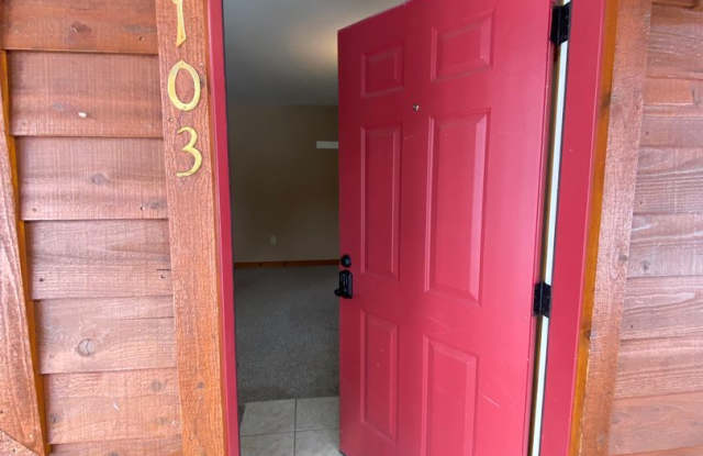 Pet Friendly (1 dog only) Ponds Studio photos photos