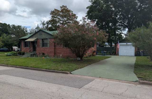Fully Furnished 3-Bedroom Home in Spring Park Gallery 3