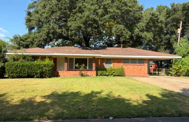 Cozy Old Greenacres Home Gallery 1