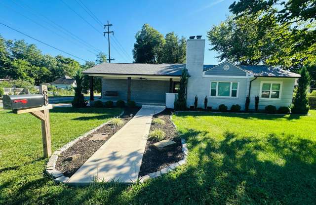 Urban setting w/ incredible fenced in back yard. 3 bed/2bath + detached office building photos photos