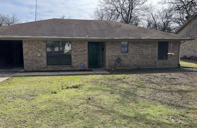3015 W Kaufman St - 3015 West Kaufman Street, Paris, TX 75460