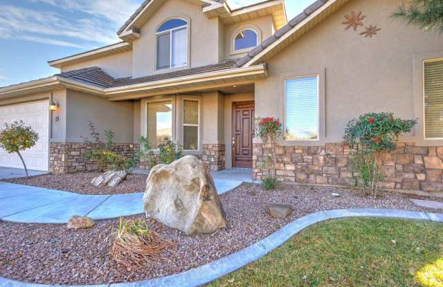 Beautiful St. George Home - Community Pool & All Landscaping Maintenance Included! Gallery 3