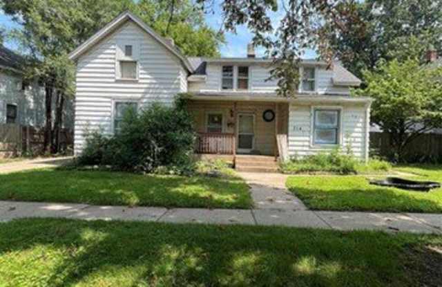 714 W 8TH Street - 714 West 8th Street, Monroe, MI 48161