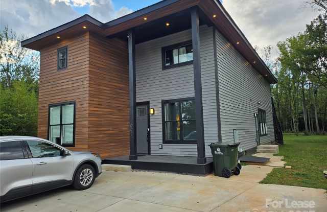 1002 Crawford Road unit: 2 photos photos