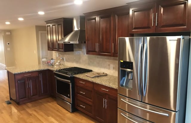 34 Hillcrest Circle - 34 Hillcrest Circle, Watertown Town, MA 02472
