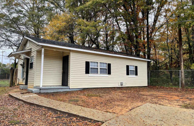 3 Bed/1 Bath. Fully fenced in backyard. photos photos