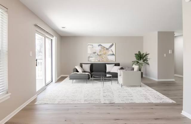 Hunter's Pond Apartments Gallery 4