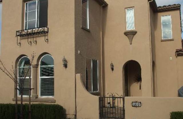 San Ramon Gale Ranch Townhouse 3BD/2.5BA with 4th Room for Office Loft! Community Pool Included! photos photos