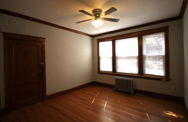 2653 N Harding Ave photos photos