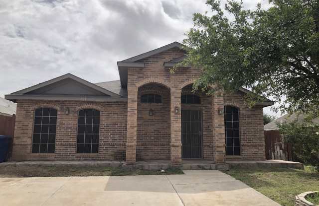 521 Mercado Lane - 521 Mercado Lane, Laredo, TX 78043