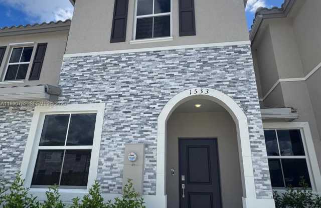 1533 Southeast 27th Road photos photos