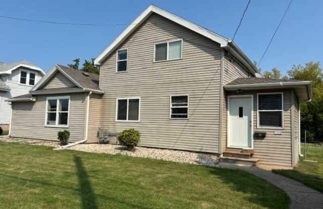 1922/1928 Oregon Street - 1928 - 1922 Oregon Street, Oshkosh, WI 54902