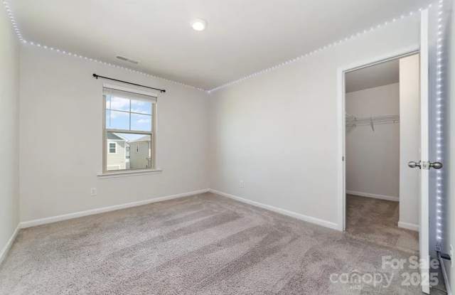 Room in 4 Bedroom Home at Eastcott Ave photos photos