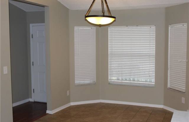 918 CORK OAK LANE Gallery 3