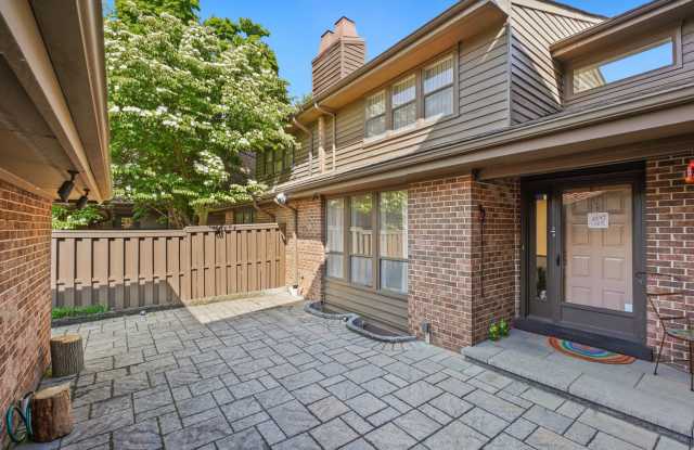 Contemporary 3BR/3BA Retreat in Sought-After Strathmore Place photos photos
